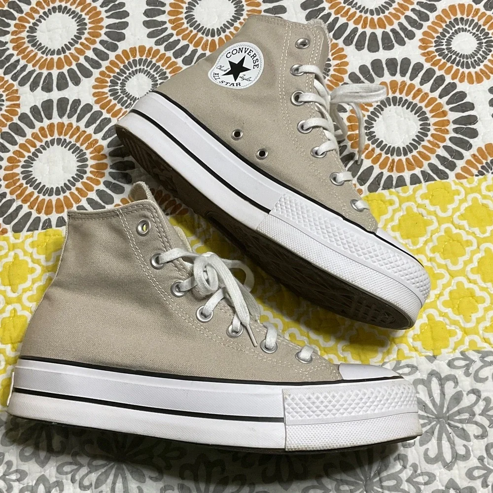 Converse High Top Sneakers Platform in Beige and White